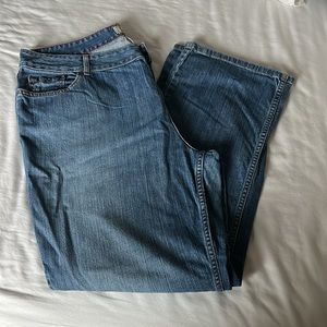 LL Bean Favorite Fit Straight Leg 5 pocket EUC medium wash jeans